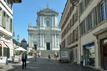 Картинка города -+католические+соборы +костелы +аббатства улица город дома костел