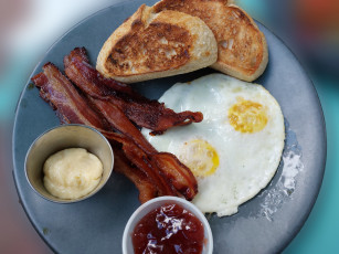 Картинка еда яичные+блюда яичница бекон гренки