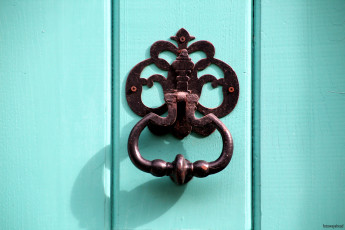 обоя разное, ключи,  замки,  дверные ручки, стена