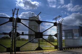 Картинка view from east side on the german border разное сооружения постройки граница
