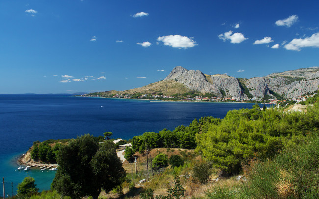 Обои картинки фото природа, побережье, горы, море, деревья