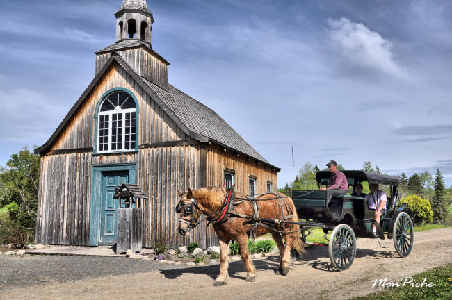 Обои картинки фото la, chapelle, saint, paulin, города, католические, соборы, костелы, аббатства, лошадь