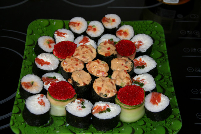 Обои картинки фото еда, рыба, морепродукты, суши, роллы, японская, кухня