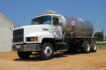 обоя mack truck, автомобили, mack, сша, грузовики, тяжелые, inc, trucks