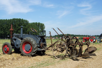 Картинка техника тракторы плуг трактор