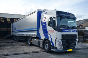 Картинка volvo автомобили volvo+trucks+ выставка улица грузовик контейнеровоз тягач