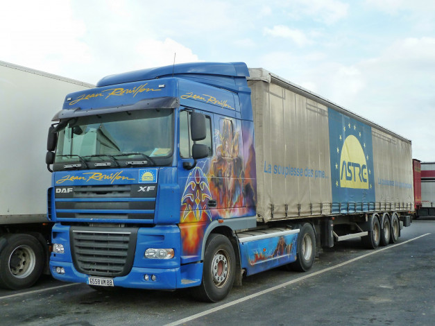 Обои картинки фото daf, автомобили, daf , выставка, улица, контейнеровоз, тягач, грузовик