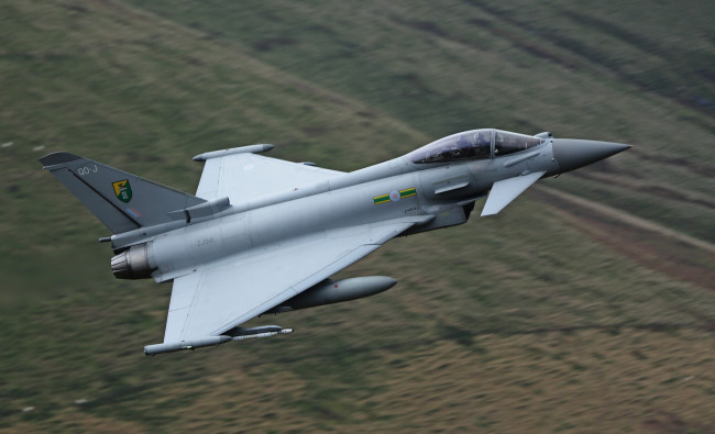 Обои картинки фото авиация, боевые самолёты, истребитель, горы, полёт