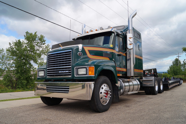 Обои картинки фото mack truck, автомобили, mack, сша, грузовики, тяжелые, inc, trucks