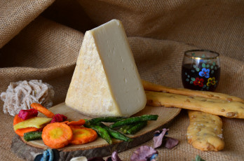 Картинка el+de+l`& 192 via еда сырные+изделия сыр