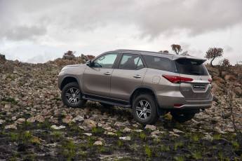 Картинка автомобили toyota 2016г an160 za-spec fortuner