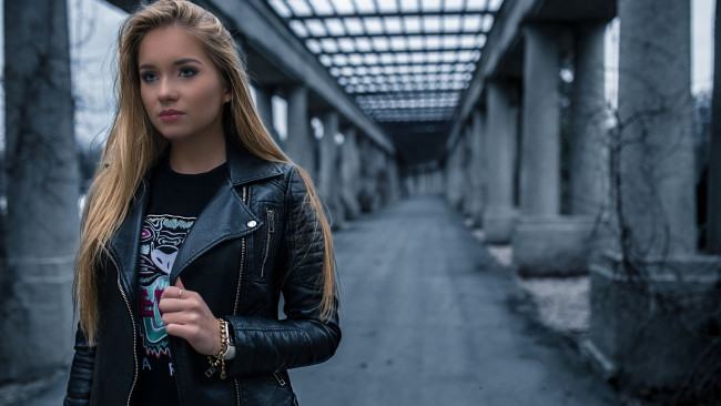 Обои картинки фото девушки, -unsort , блондинки, взгляд, лицо