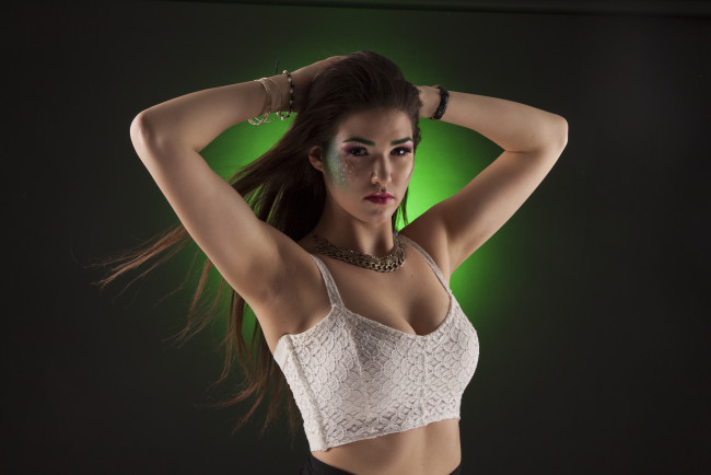 Обои картинки фото девушки, -unsort , брюнетки,  шатенки, взгляд, лицо