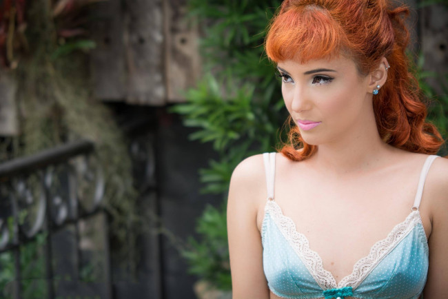 Обои картинки фото девушки, -unsort , рыжеволосые и другие, взгляд, лицо