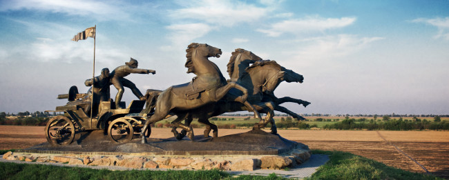 Обои картинки фото легендарная тачанка, города, - памятники,  скульптуры,  арт-объекты, украина, каховка, архитектор, полторацкий, легендарная, тачанка