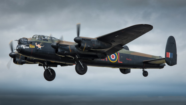 Обои картинки фото avro lancaster i, авиация, боевые самолёты, ввс