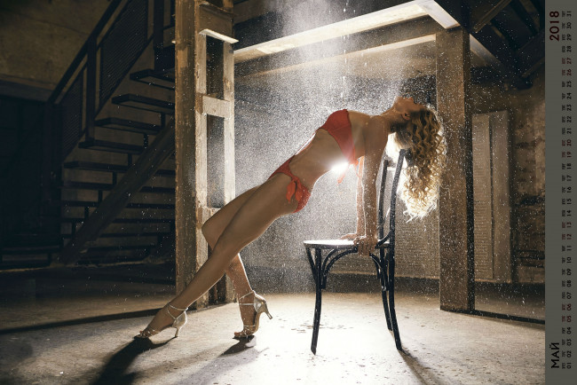 Обои картинки фото календари, знаменитости, стул, брызги, девушка, вера, брежнева, певица