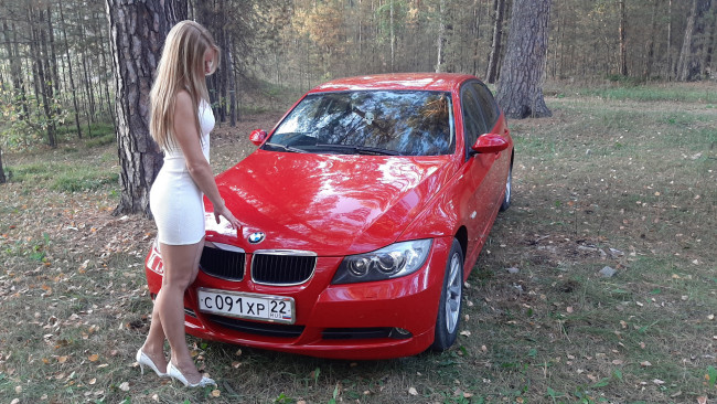 Обои картинки фото автомобили, -авто с девушками, bmw, 3, series, 320i