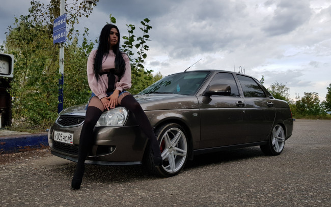 Обои картинки фото автомобили, -авто с девушками, lada, priora