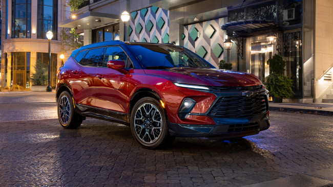 Обои картинки фото 2023 chevrolet blazer rs, автомобили, chevrolet, красный, 2023, blazer, rs, кроссовер, джип, шевроле, город, новая, модель