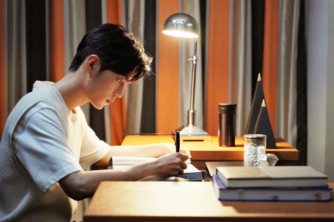 Обои картинки фото кино фильмы, the oath of love, гу, вэй, стол, лампа