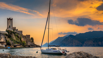 Картинка scaligero+castle lake+garda italy города замки+италии scaligero castle lake garda