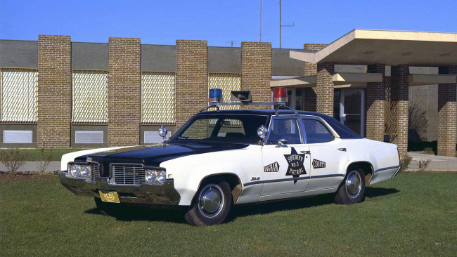 Обои картинки фото автомобили, полиция, oldsmobile