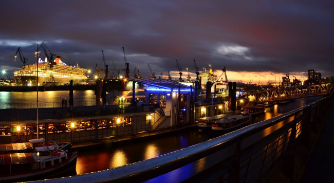 Обои картинки фото queen, mary, корабли, лайнеры, гамбург