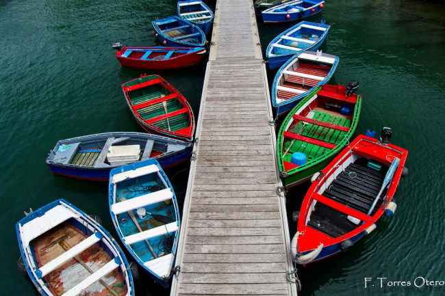 Обои картинки фото корабли, моторные, лодки, вальдес, испания, астурия