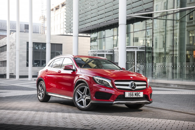 Обои картинки фото 2014 mercedes-benz gla 250 amg, автомобили, mercedes-benz, город, красный