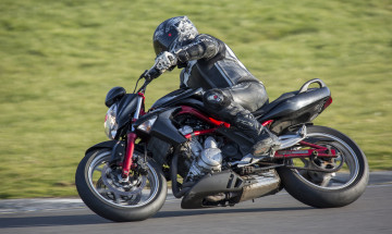 Картинка спорт мотоспорт байк гонщик трек