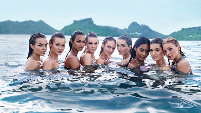 Обои картинки фото девушки, -unsort , группа девушек, вода