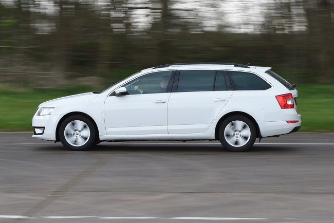 Обои картинки фото автомобили, skoda, estate, 5e, octavia, skodа