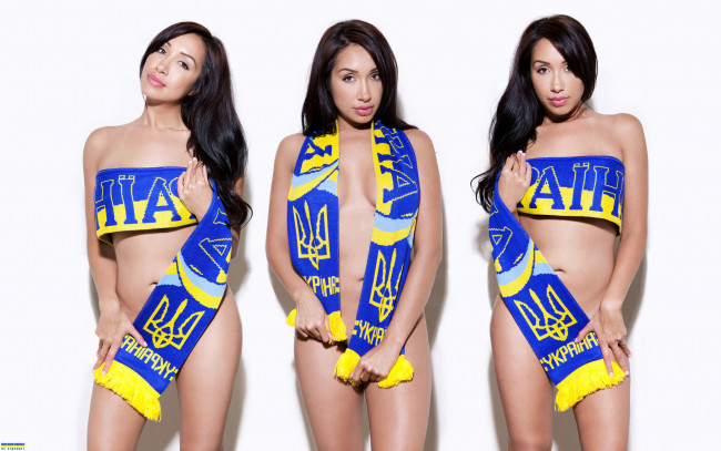 Обои картинки фото девушки, -unsort , брюнетки,  шатенки, девушка, модель, ракурс, украина, брюнетка, шарф