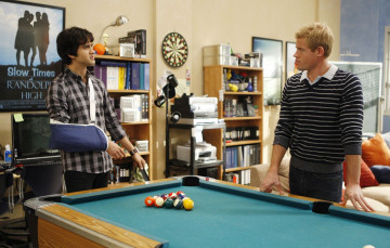 Картинка кино+фильмы 90210 беверли хилз тэдди монтгомери гипс бильярд навид ширази