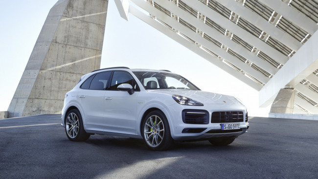 Обои картинки фото porsche cayenne e hybrid 2019, автомобили, porsche, cayenne, e, hybrid, 2019, белый