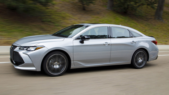 Обои картинки фото toyota avalon xse 2019, автомобили, toyota, avalon, серебряный, 2019, xse, металлик