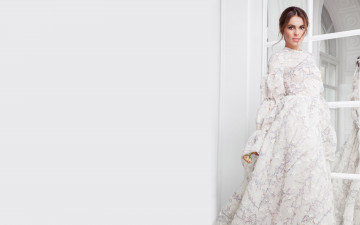 Картинка музыка сати+казанова певица платье зеркало