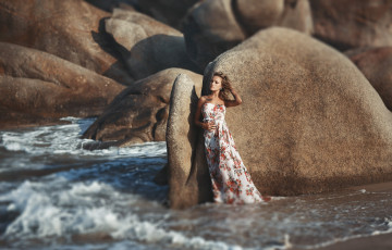 Картинка девушки -+блондинки +светловолосые блондинка платье море скалы прибой