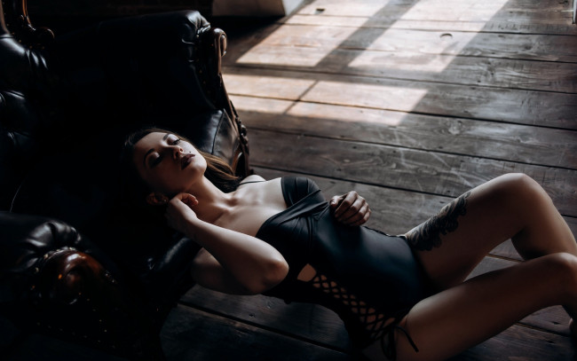 Обои картинки фото девушка - girl, девушки, - брюнетки,  шатенки, девушка, брюнетка, сексуальная, милая, модель, красивая, супер, сладкая, лапочка, симпатичная, классная, нежная, идеальная, няша, яркая, игривая, великолепная, обаятельная, жгучая, спокойная, удивительная