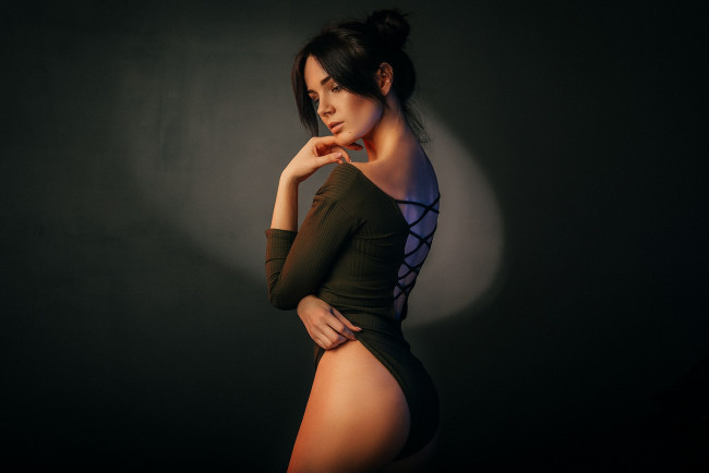 Обои картинки фото девушка - girl, девушки, - лица,  портреты, девушка, брюнетка, сексуальная, милая, модель, красивая, супер, сладкая, лапочка, симпатичная, классная, нежная, идеальная, няша, яркая, игривая, великолепная, обаятельная, жгучая, спокойная, удивительная