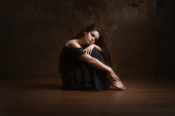 Картинка бестия девушки -+брюнетки +шатенки девушка женщина брюнетка темноволосая сексуальная модель звезда позирует разная обувь верхняя стильная одежда нижнее эротическое бельё трусы лифчик колготки чулки аксессуары макияж и множество элементов на фотографии