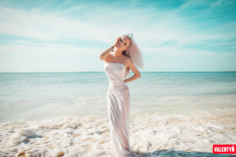 Картинка валерия+лукьянова девушки девушка женщина блондинка светловолосая сексуальная модель звезда позирует разная обувь верхняя стильная одежда нижнее эротическое бельё трусы лифчик колготки чулки аксессуары макияж и множество элементов на фотографии