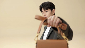 Картинка мужчины xiao+zhan актер куртка сумка