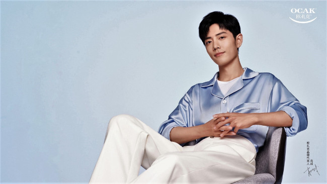 Обои картинки фото мужчины, xiao zhan, актер, рубашка, кресло