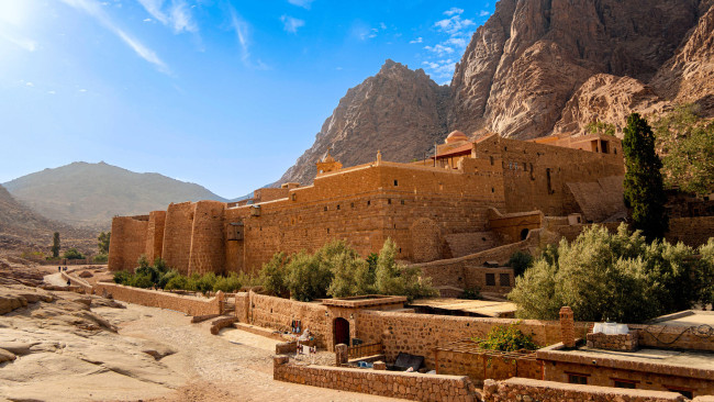 Обои картинки фото города, - православные церкви,  монастыри, монастырь, святой, eкатерины, гора, cинай, eгипeт, близ, городка, cанта, катарин, мужской