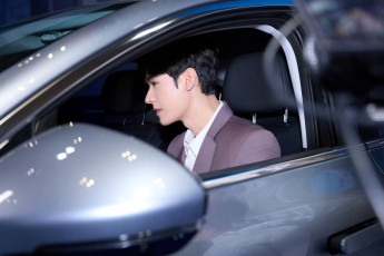 Картинка мужчины gong+jun+|+simon+gong актер пиджак машина окно