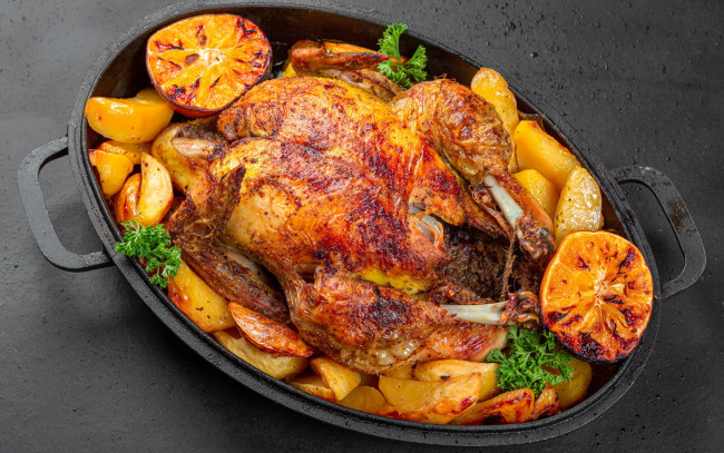 Обои картинки фото еда, мясные блюда, петрушка, картофель, запеченная, курица