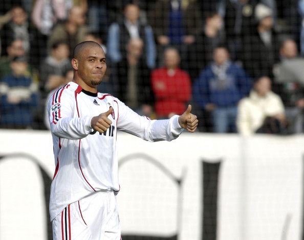 Обои картинки фото ronaldo, спорт, футбол, milan, бразилец, футболист, форвард