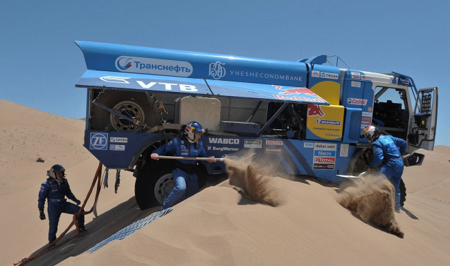 Обои картинки фото дакар, 2013, спорт, авторалли, ла, серена, преодоление, хребта, камаз-мастер